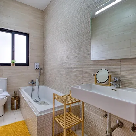 Sun-drenched St Julians With Private Balcony And Ultra Fast Wifi *