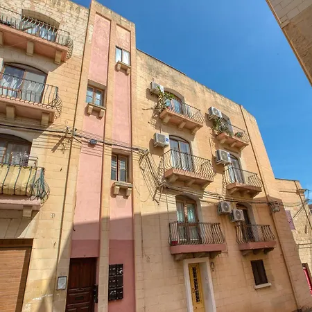 Sun-drenched St Julians With Private Balcony And Ultra Fast Wifi Apartment *