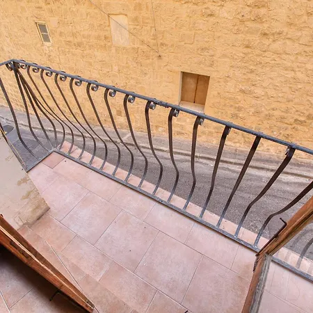 Sun-drenched St Julians With Private Balcony And Ultra Fast Wifi Gzira