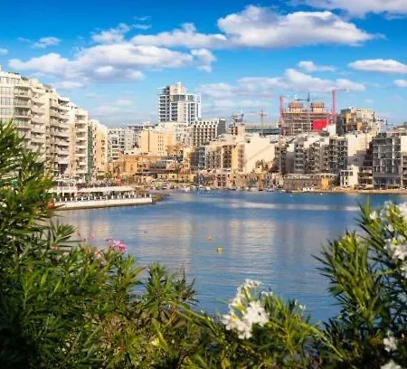 Sun-drenched St Julians With Private Balcony And Ultra Fast Wifi Apartment Gzira