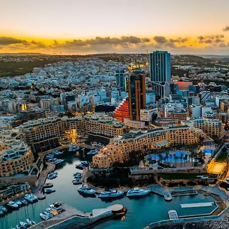 Sun-drenched St Julians With Private Balcony And Ultra Fast Wifi * Gzira